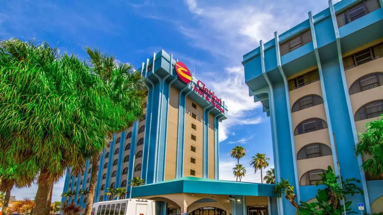 Hotel Clarion Inn & Suites Miami Airport: Location, Amenities, Rooms, and More